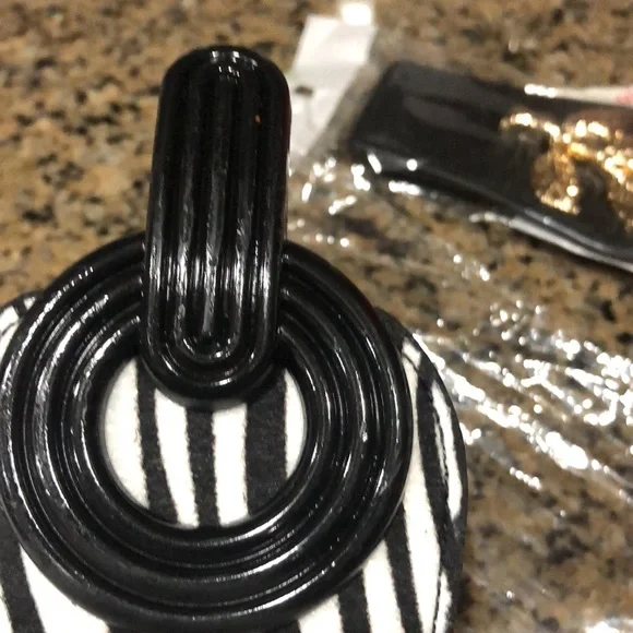 0- 3 .Stylish Black and White Zebra waistband Print Belt synthetic fur. - Picture 9 of 11